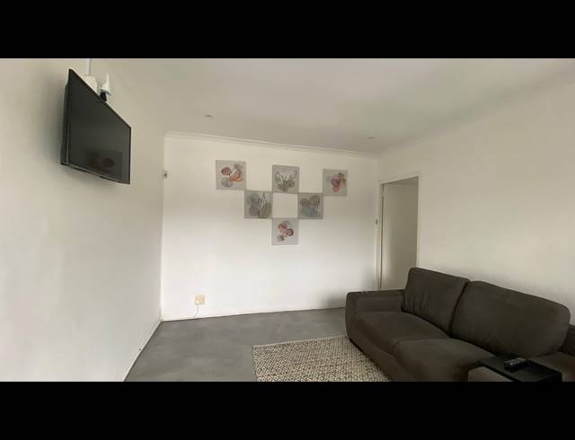 4 BEDROOM FREEHOLD FOR SALE IN GLENWOOD